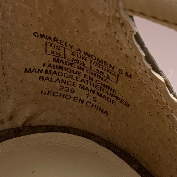 BNIB✨ GUESS Strappy Leather Heels Size 6.5 - Picture 7 of 13